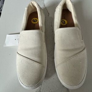 Beige Toms Casual Shoe - Size 9